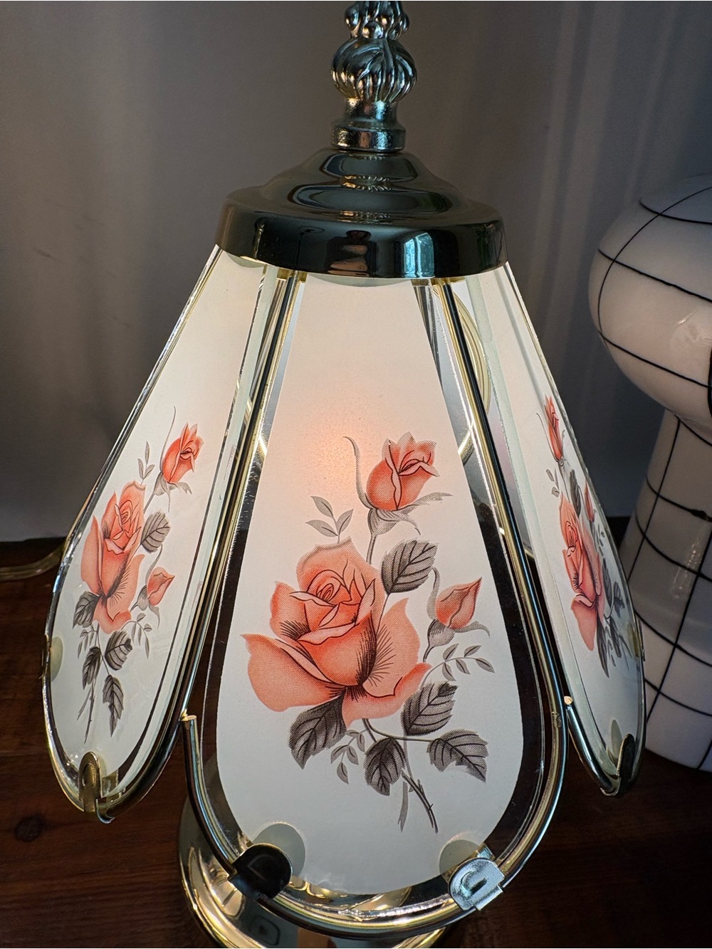 Pair Of Vintage Rose Floral Lamps 1980’s - Picture 5 of 7